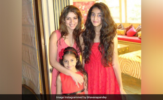 Ananya Panday Twinning With Mom Bhavana And Sister Rysa Is The Cutest Of All Throwbacks