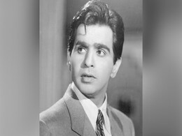Dilip Kumar को पहली फिल्म के लिए मिली थी इतनी फीस, जानिए एक्टर की जिंदगी की अनसुनी बातें Dilip Kumar को पहली फिल्म के लिए मिली थी इतनी फीस, जानिए एक्टर की जिंदगी की अनसुनी बातें