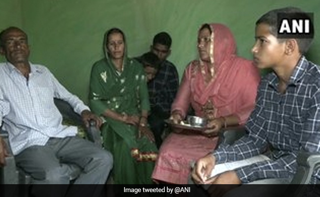 जम्मू-कश्मीर: गरीब किसान का बेटा मनदीप बना टॉपर, 10वीं में हासिल किए 98.6% अंक