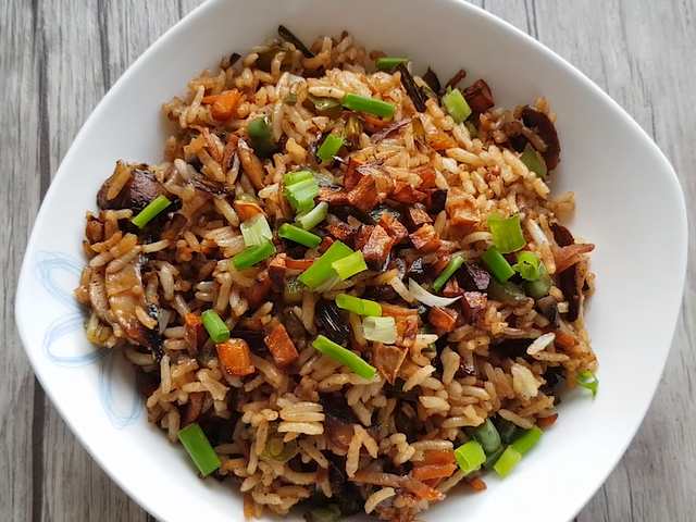 How To Make Burnt Garlic Mushroom Fried Rice | Easy Burnt Garlic Mushroom Fried Rice