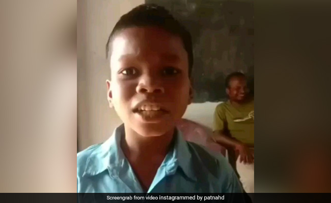 Viral Video: स्कूल यूनीफॉर्म में बच्चे ने गाया 'बचपन का प्यार भूल नहीं जाना रे', वीडियो 4 करोड़ के पार