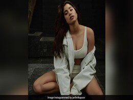 जाह्नवी कपूर ने शेयर किया लेटेस्ट फोटोशूट, यूं दिखा ग्लैमरस अंदाज जाह्नवी कपूर ने शेयर किया लेटेस्ट फोटोशूट, यूं दिखा ग्लैमरस अंदाज