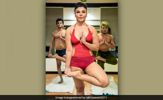 मॉनसून में छा गया राखी सावंत का स्‍पोर्टी लुक, आप भी इसे फॉलो करके बना सकती हैं  Gym Look