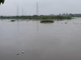 दिल्ली में यमुना का जलस्तर एक बार फिर खतरे के निशान के करीब दिल्ली में यमुना का जलस्तर एक बार फिर खतरे के निशान के करीब