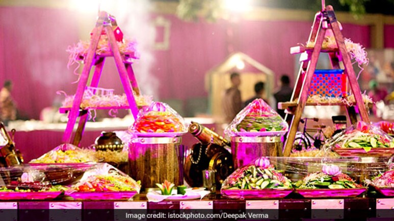 Wedding Menu Card: ट्विटर पर ट्रेंड कर रहा है 90 के दशक का यह वेडिंग मेनू कार्ड, देखें तस्वीर