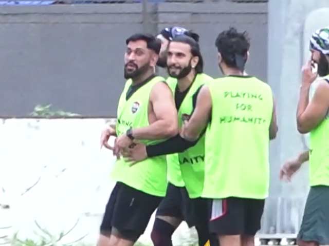 Ranveer Singh And MS Dhoni Bond Over Football