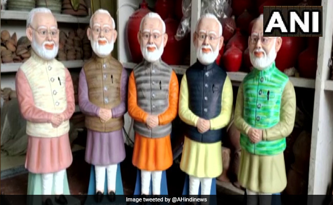 इस शख्स ने बनाईं PM मोदी की मूर्तियों की गुल्लक, पैसे भी कर सकेंगे जमा, देखकर दंग हुए लोग बोले- "जय हो देश के हुनर की"