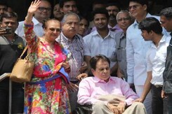 Dilip Kumar's <i>Qila</i> Co-Star Kunickaa Sadanand On His "Mesmerising Eyes" Dilip Kumar's <i>Qila</i> Co-Star Kunickaa Sadanand On His "Mesmerising Eyes"
