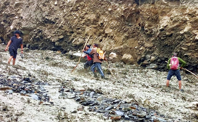 14 Stranded Trekkers To Reach Himachal's Kaza, Bodies To Arrive At Keylong Today: Official