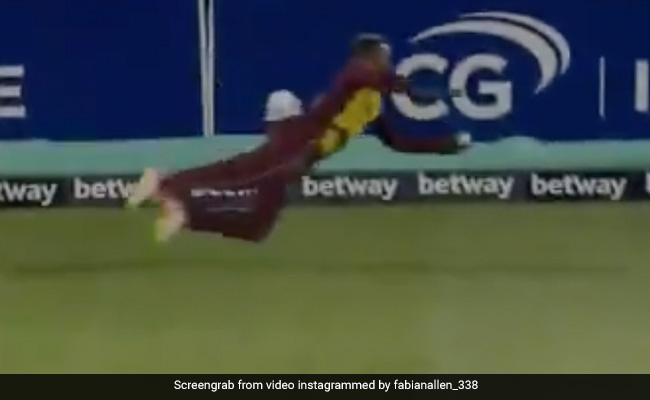चीते की तरह हवा में छलांग लगाकर फेबियन ऐलन ने लिया ऐसा खतरनाक कैच, बल्लेबाज ने भी सिर पकड़ लिया- Video