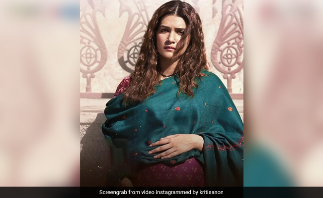 <i>Mimi</i>'s Early Release Is Kriti Sanon's Birthday Surprise. Details Here