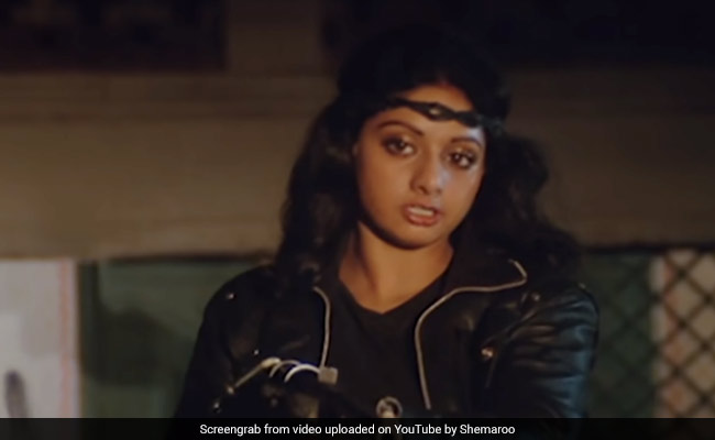 बॉलीवुड की दमदार अभिनेत्रियां जिन्होंने निभाया डकैत का किरदार, देखें पूरी लिस्ट