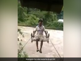 नदी पार करने के लिए शख्स ने किया गजब जुगाड़, लोग बोले- अद्भुत तकनीक - देखें Video नदी पार करने के लिए शख्स ने किया गजब जुगाड़, लोग बोले- अद्भुत तकनीक - देखें Video