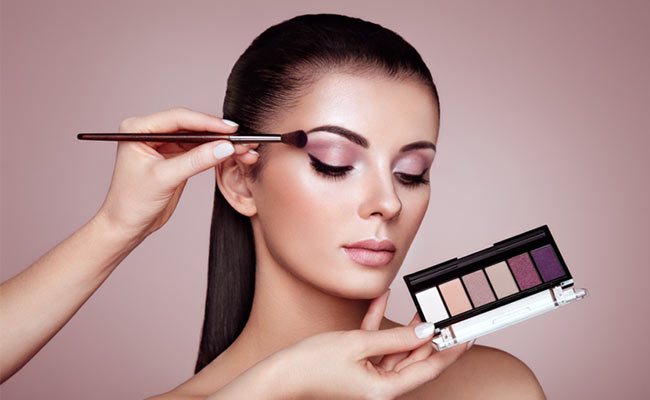 These Neutral Eyeshadow Palettes Are A Must-Have In Every Makeup Kit