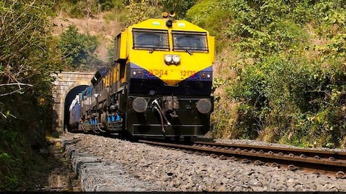 Konkan Railway: अवघ्या 100 रुपयांचा पोहोचा कोकणात!  26 महत्त्वाच्या स्थानकांवर थांबा