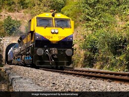 Konkan Railway: अवघ्या 100 रुपयांचा पोहोचा कोकणात!  26 महत्त्वाच्या स्थानकांवर थांबा Konkan Railway: अवघ्या 100 रुपयांचा पोहोचा कोकणात!  26 महत्त्वाच्या स्थानकांवर थांबा