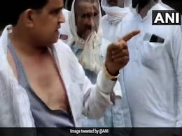 Farmers Manhandle BJP Leader In Rajasthan's Sri Ganganagar Farmers Manhandle BJP Leader In Rajasthan's Sri Ganganagar