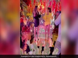 Janhvi Kapoor Video: जाह्नवी कपूर ने चाची महीप कपूर के साथ 'नदियों पार' गाने पर किया डांस, देखें Video Janhvi Kapoor Video: जाह्नवी कपूर ने चाची महीप कपूर के साथ 'नदियों पार' गाने पर किया डांस, देखें Video