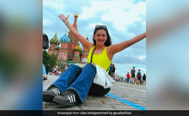 Gauahar Khan Said Bye To Moscow With A Sunshine Smile