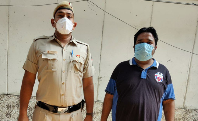 दिल्ली के जूता गोदाम में लगी आग मामले में मालिक और पत्नी गिरफ्तार