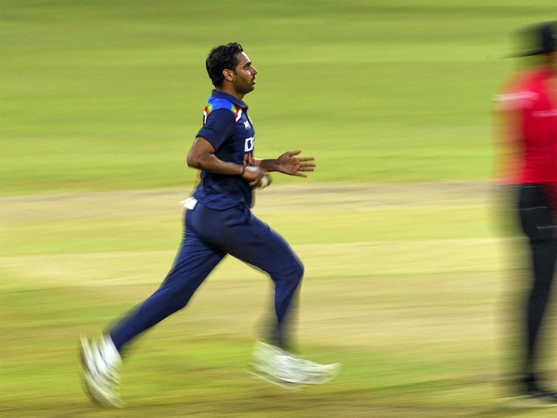 SL vs IND 2nd T20I: भुवनेश्वर कुमार का धमाल, T20I में बना दिया कमाल का रिकॉ़र्ड, ऐसा पहली बार हुआ SL vs IND 2nd T20I: भुवनेश्वर कुमार का धमाल, T20I में बना दिया कमाल का रिकॉ़र्ड, ऐसा पहली बार हुआ