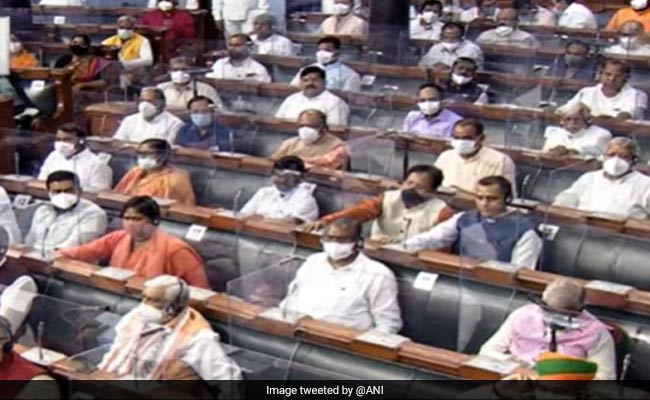 लोकसभा में कागज के टुकड़े फाड़कर फेंकने वाले विपक्ष के 10 सांसद हो सकते हैं निलंबित