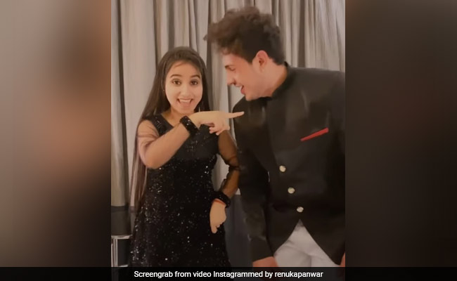 Renuka Panwar ने 'लाल दुपट्टा' गाने पर किया डांस, वायरल हुआ '52 गज का दामन' की सिंगर का Video