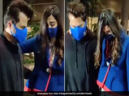 महीनों बाद भारत लौटीं Sonam Kapoor पिता अनिल कपूर को देख हुईं इमोशनल, एयरपोर्ट पर ही रो पड़ीं महीनों बाद भारत लौटीं Sonam Kapoor पिता अनिल कपूर को देख हुईं इमोशनल, एयरपोर्ट पर ही रो पड़ीं