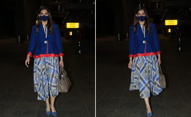 Sonam Kapoor Arrives Back To Mumbai In Style But Not Without Her Rs 7 Lakh Hermes Handbag
