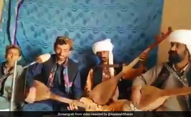 बलोच सिंगर Wahab Ali Bugti ने खास अंदाज़ में गाया गाना "तेरी मिट्टी में मिल जावां...", दिल छू लेगा ये VIDEO