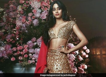 Janhvi Kapoor Is In Love With This Delicious Wrap; And We Want One Now Janhvi Kapoor Is In Love With This Delicious Wrap; And We Want One Now