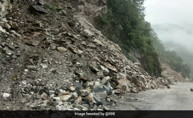 Landslide Blocks Chandigarh-Manali National Highway At Mandi