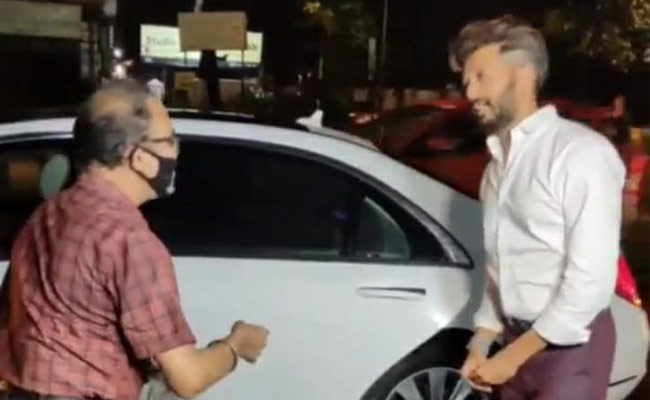 Riteish Deshmukh से बुजुर्ग अंकल ने कहा ‘गुंडे लग रहे हो’ तो एक्टर ने किया यह काम…देखें Video