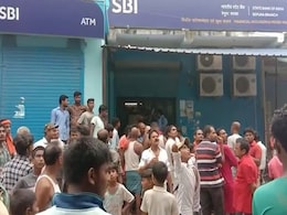 बिहार में दिनदहाड़े बैंक में डकैती, हथियारबंद बदमाशों ने लूटे लाखों रुपये बिहार में दिनदहाड़े बैंक में डकैती, हथियारबंद बदमाशों ने लूटे लाखों रुपये