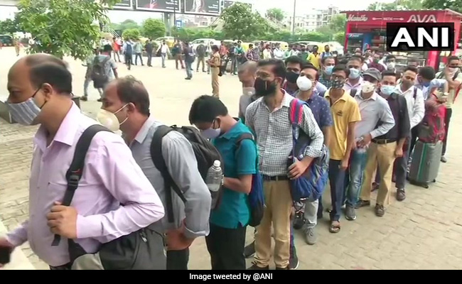 Delhi Metro "Snag" Causes Massive Delays On Violet, Green, Pink Lines