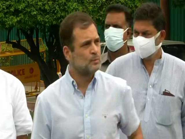 फेसबुक, इंस्टाग्राम ने हटाया राहुल गांधी का पोस्ट, उजागर की थी रेप पीड़िता के परिवार की पहचान