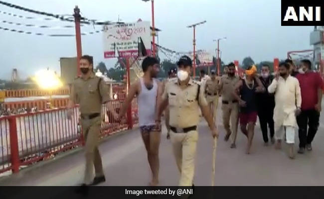 6 Tourists Arrested For Smoking <i>Hookah</i> At Uttarakhand's <i>Har-ki-Pauri</i>