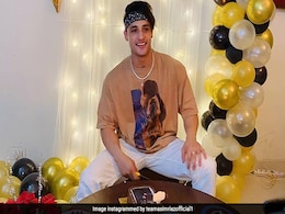 Inside Asim Riaz's 28th Birthday Celebrations With Girlfriend Himanshi Khurana Inside Asim Riaz's 28th Birthday Celebrations With Girlfriend Himanshi Khurana