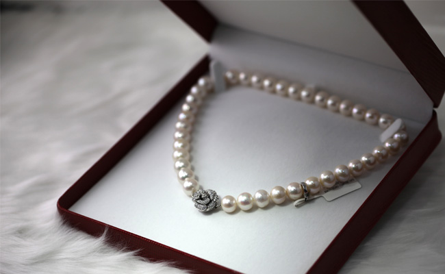 Monsoon Fashion: Let Your Dazzling Jewellery Last Longer With These Easy And Effective Tips