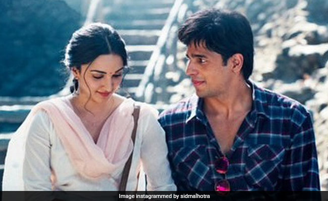 <i>Shershaah</i> New Poster: Sidharth Malhotra And Kiara Advani Make For An Adorable Couple