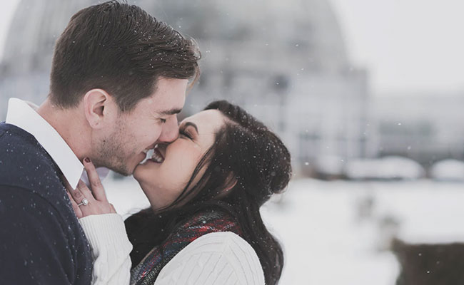 International Kissing Day 2021: Know 7 Crazy Facts About Kissing