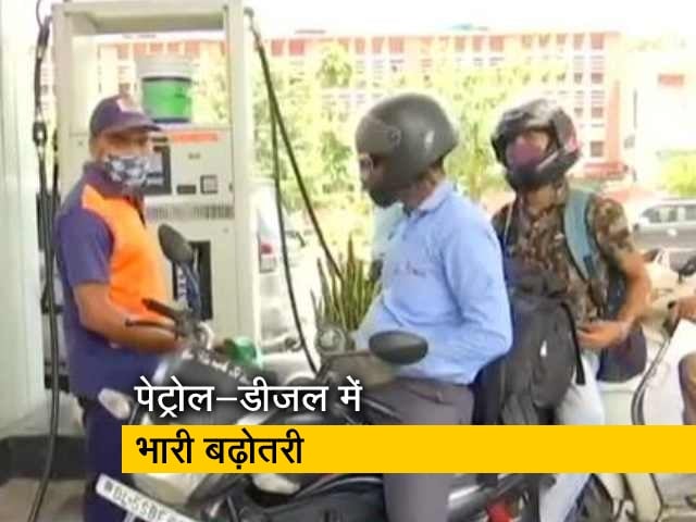 आज फिर बढ़े तेल के दाम, दिल्ली में शतक के करीब पहुंचा पेट्रोल