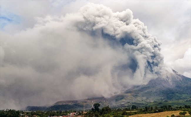 Indonesia's Sinabung Volcano Erupts, No Evacuation Orders Issued