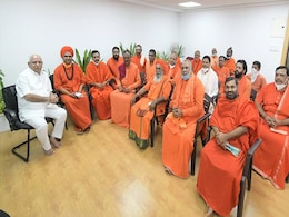 पद से हटाए जाने की अफवाहों के बीच बिजी चल रहे हैं BS येदियुरप्पा, विपक्षियों तक से मिला समर्थन; 8 बातें पद से हटाए जाने की अफवाहों के बीच बिजी चल रहे हैं BS येदियुरप्पा, विपक्षियों तक से मिला समर्थन; 8 बातें