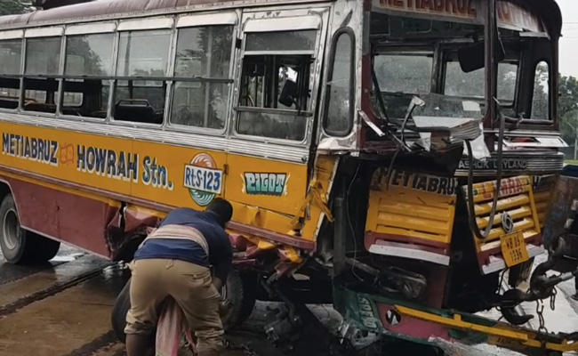12 Injured After Bus Crashes Into Fort William Wall In Kolkata