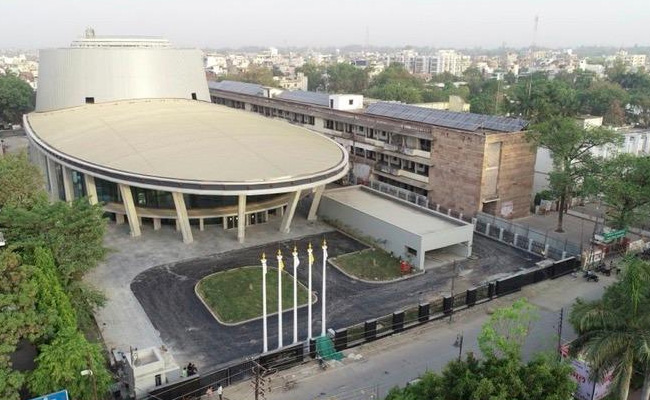 UP News: 108 रुद्राक्ष से सुसज्जित है दो मंजिला कन्वेंशन सेंटर, प्राचीन काशी की दिखाएगी झलक; PM मोदी का ड्रीम प्रोजेक्ट