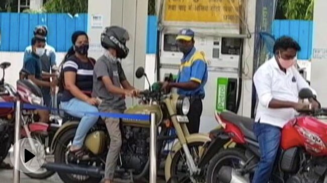 Petrol-Diesel Price : कच्चे तेल में उतार-चढ़ाव के बीच पेट्रोल-डीजल के दाम जारी, ये है 1 लीटर फ्यूल का रेट