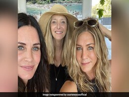 The One Where The Girl-<i>F.R.I.E.N.D.S</i> Reunite For The Fourth Of July The One Where The Girl-<i>F.R.I.E.N.D.S</i> Reunite For The Fourth Of July