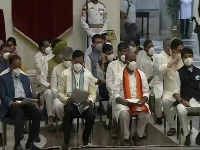 दो पूर्व आईएएस अधिकारियों को मोदी कैबिनेट में मिली जगह