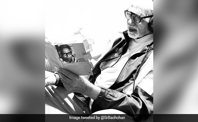 अमिताभ बच्चन ने पिता की कविताओं को रिकॉर्ड करते हुए शेयर की फोटो, बोले- पूज्य बाबूजी के लेखन से...